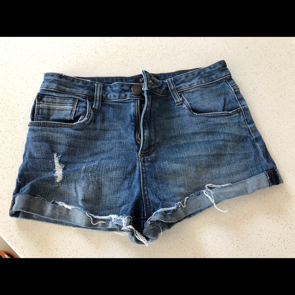Mid-rise denim shorts